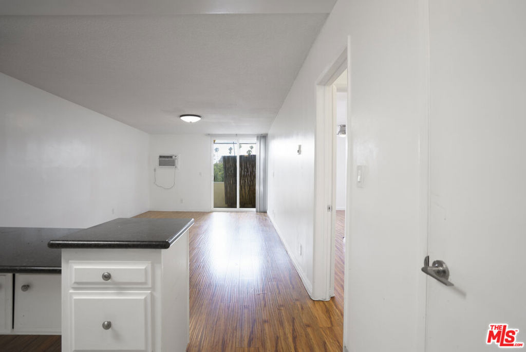 425 S Kenmore Avenue - Photo 3