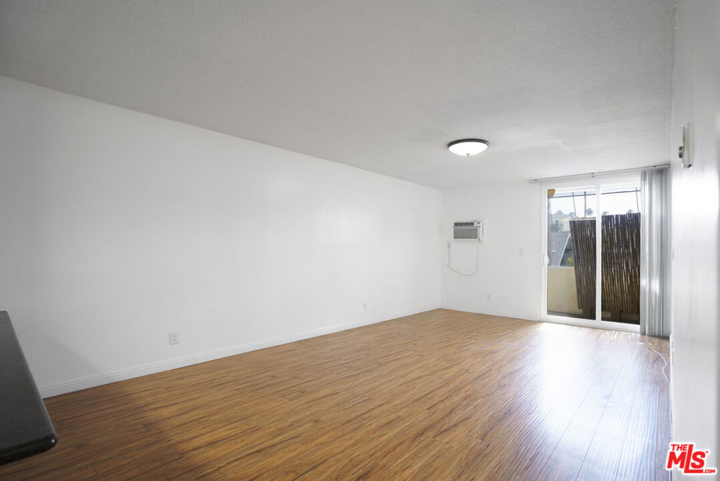 425 S Kenmore Avenue - Photo 4