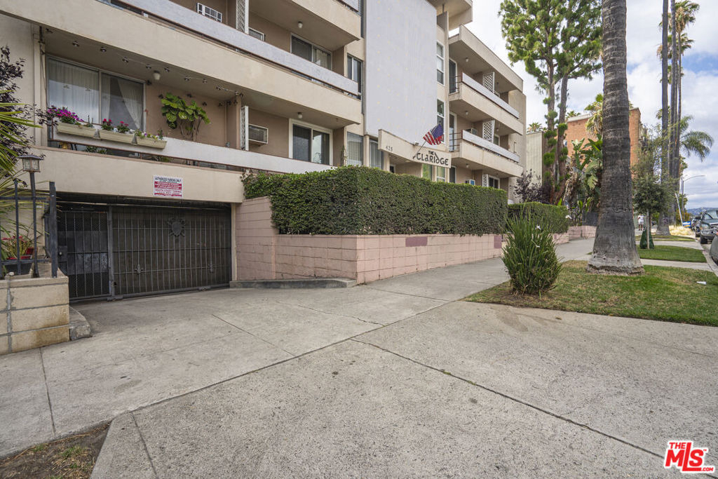 425 S Kenmore Avenue - Photo 2