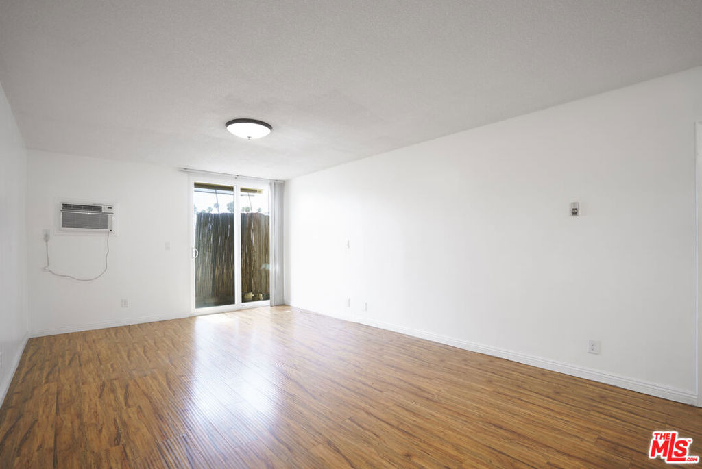 425 S Kenmore Avenue - Photo 5