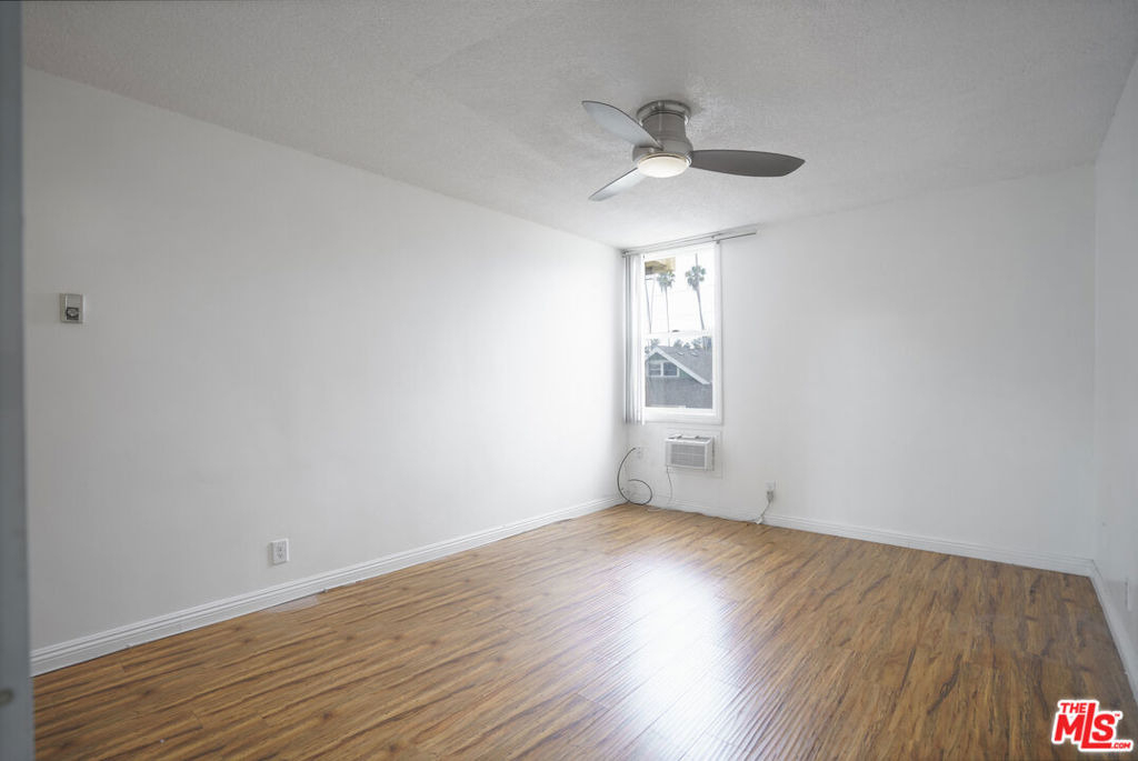 425 S Kenmore Avenue - Photo 17