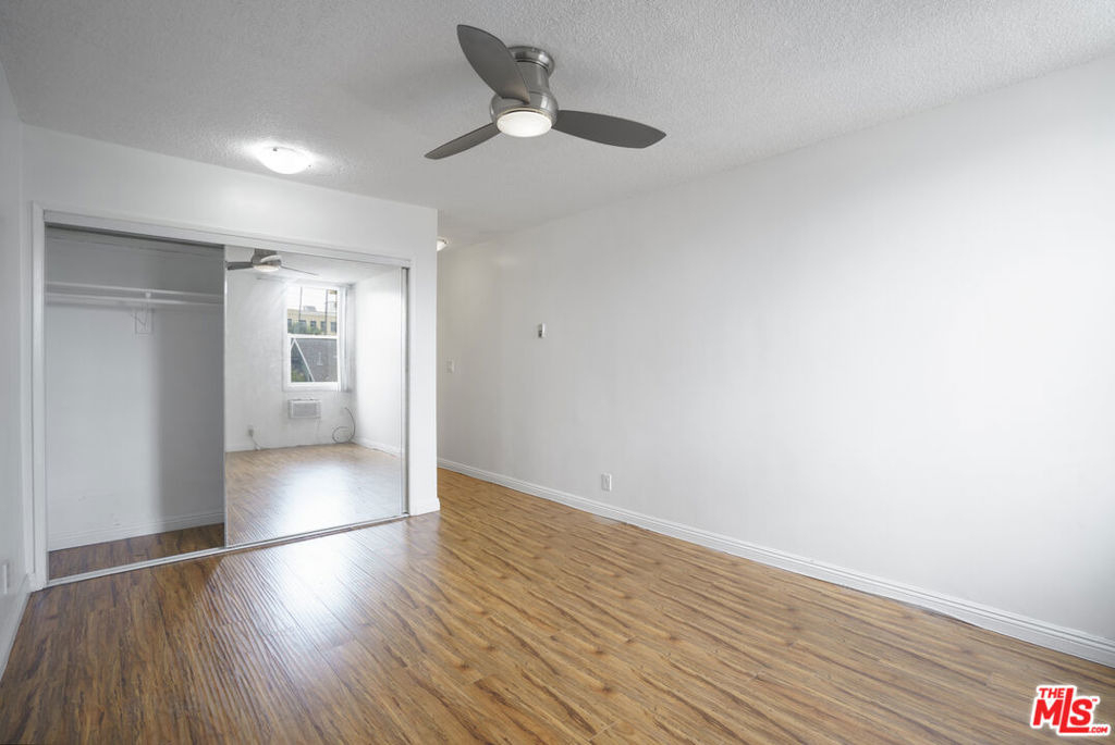 425 S Kenmore Avenue - Photo 16