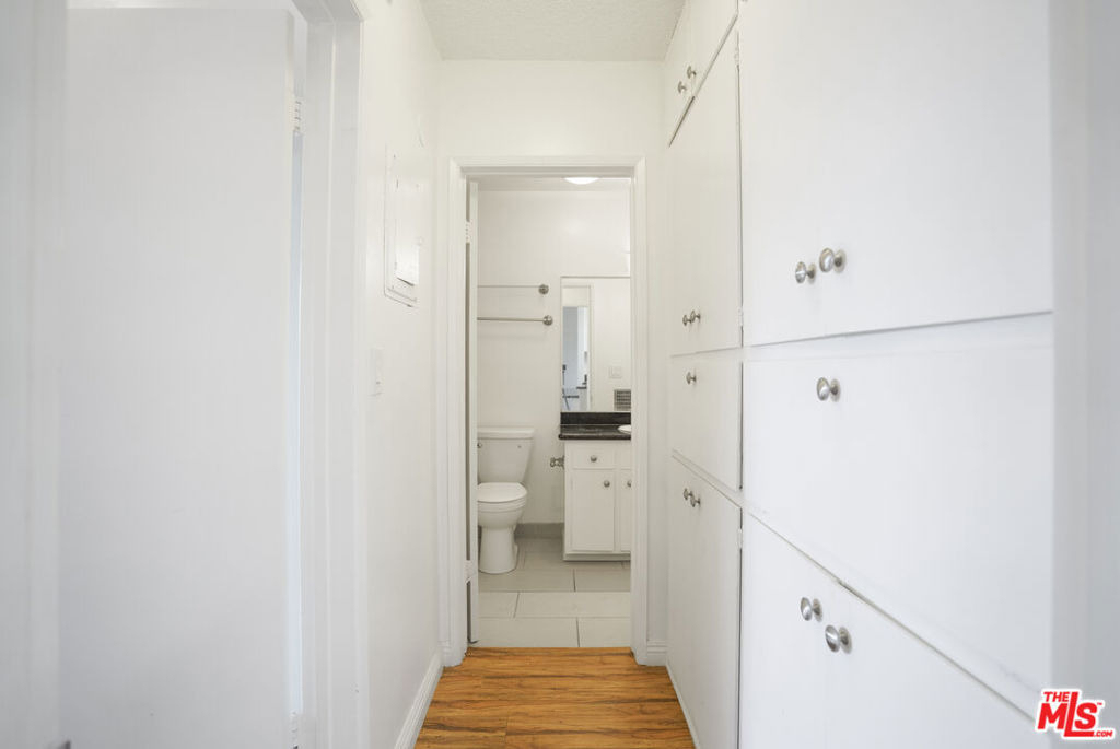 425 S Kenmore Avenue - Photo 18
