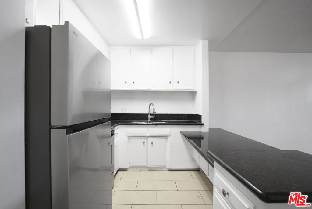 425 S Kenmore Avenue - Photo 9