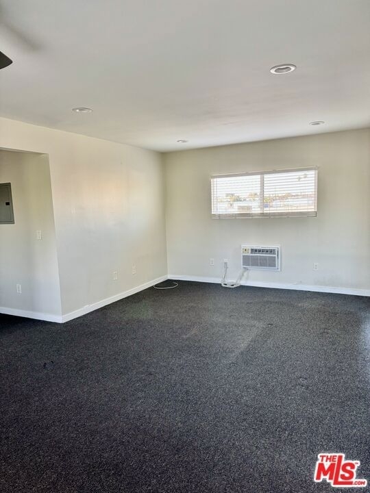 613 S Prairie Avenue - Photo 1