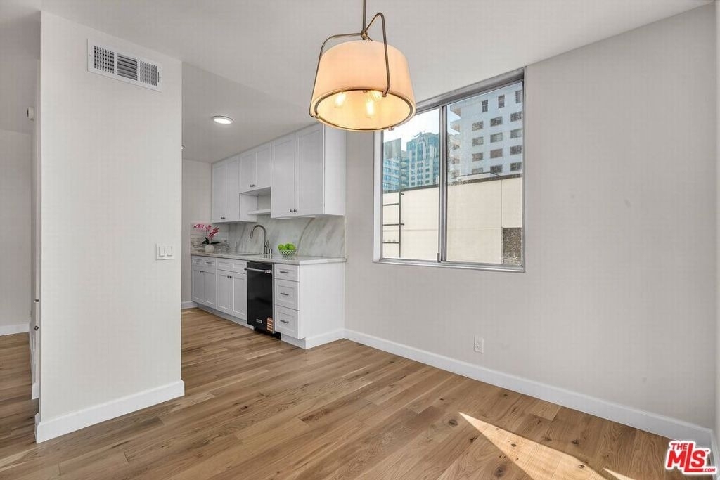 10751 Wilshire Boulevard - Photo 3