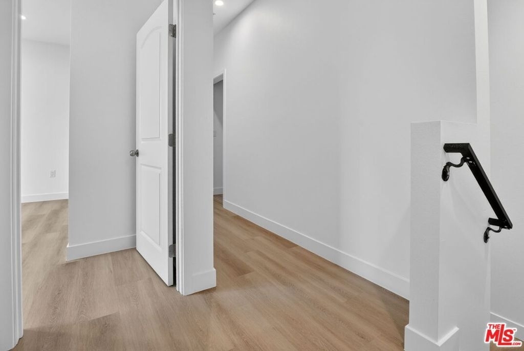 11444 Oxnard Street - Photo 32