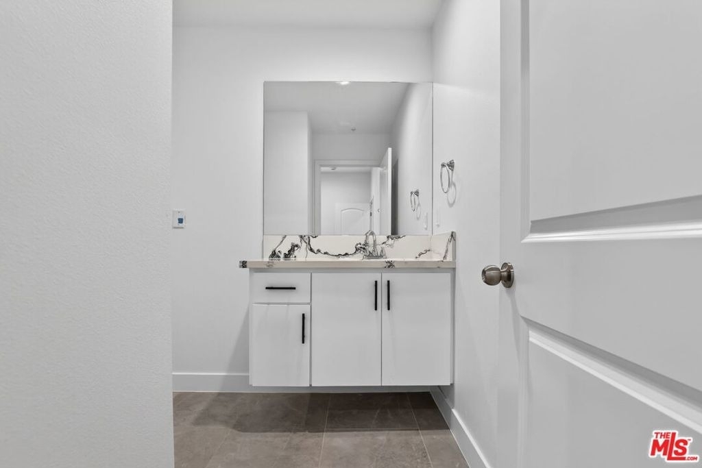 11444 Oxnard Street - Photo 34