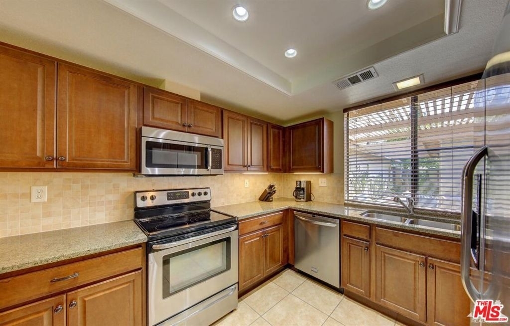 203 Serena Drive - Photo 2