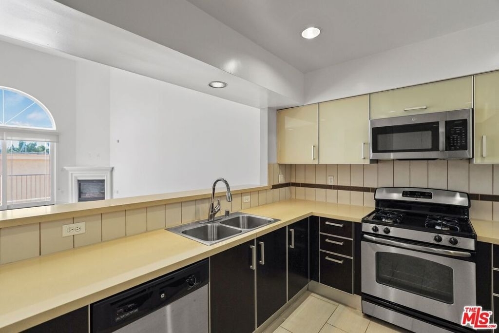 11346 Iowa Avenue - Photo 2
