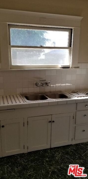 1320 N Harvard Boulevard - Photo 1