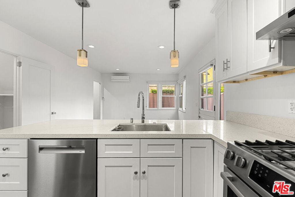 838 Hilldale - Photo 11