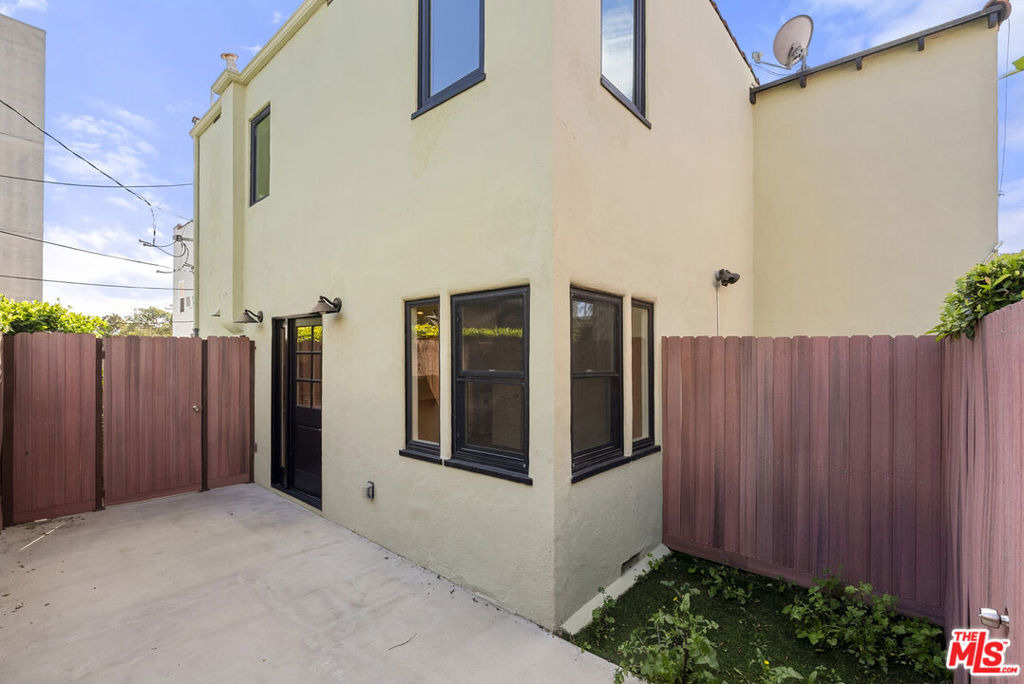 838 Hilldale - Photo 3