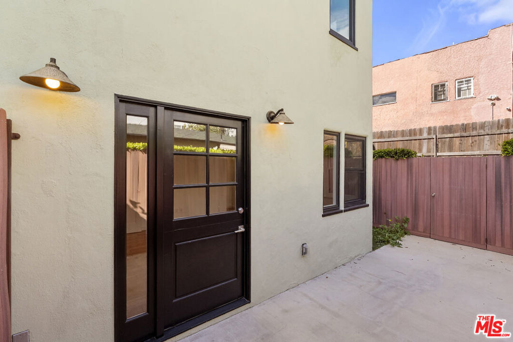 838 Hilldale - Photo 4