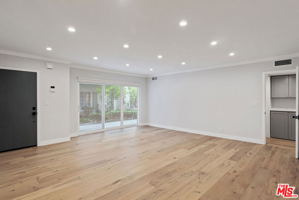 153 S Palm Drive - Photo 7