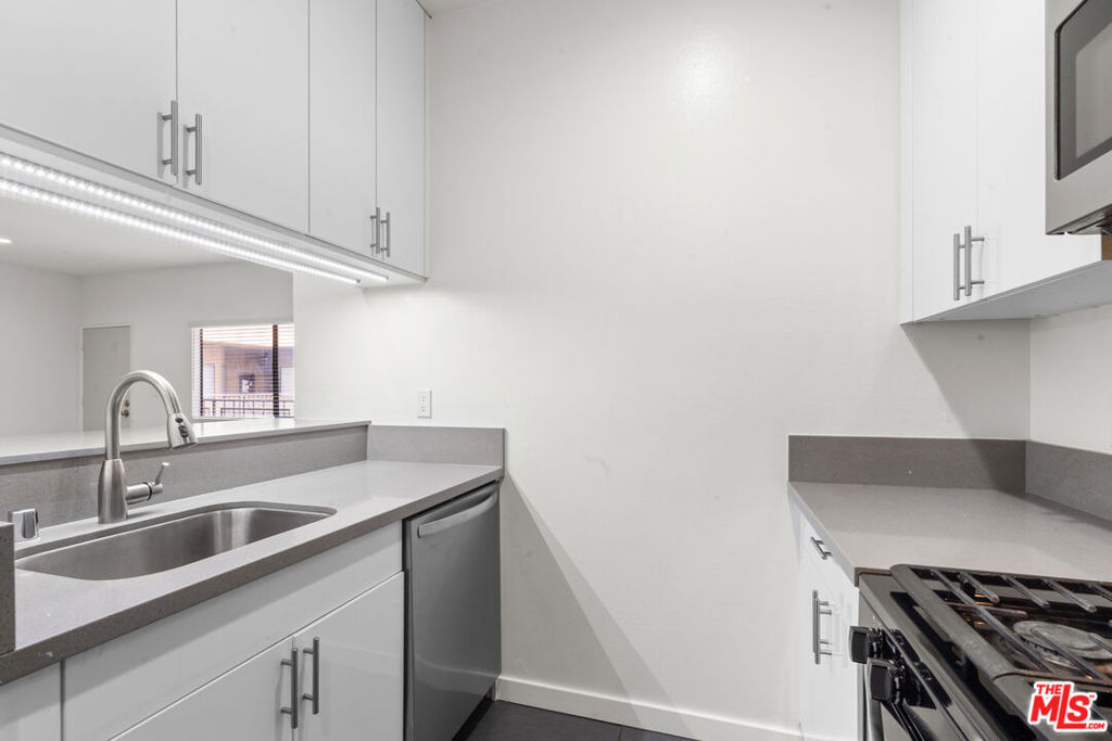424 S Westmoreland Avenue - Photo 13