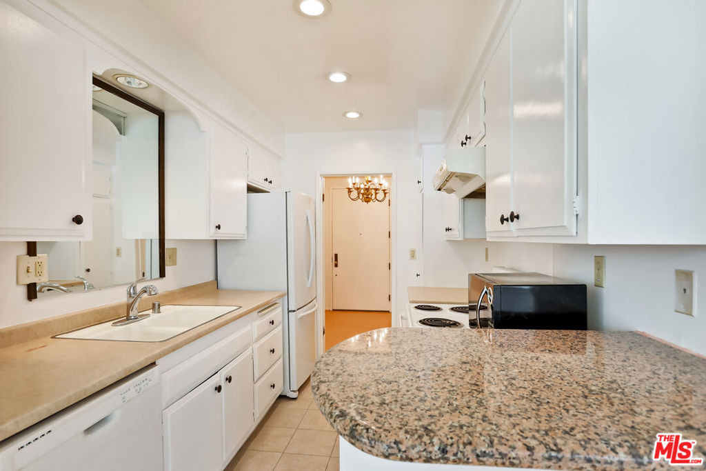 809 S Bundy Drive - Photo 11