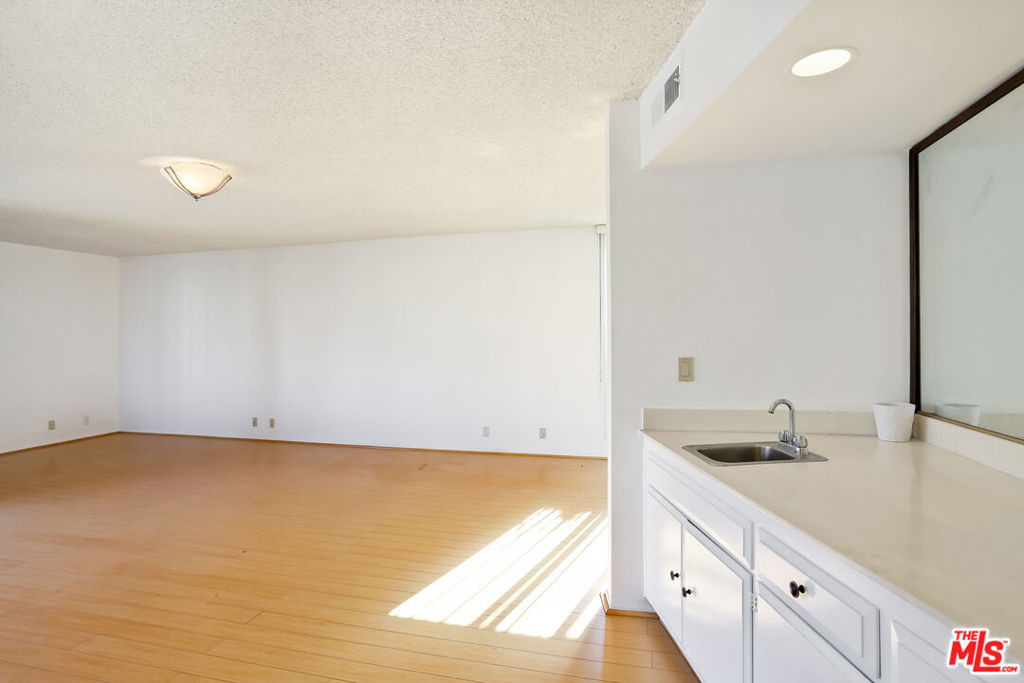 809 S Bundy Drive - Photo 12