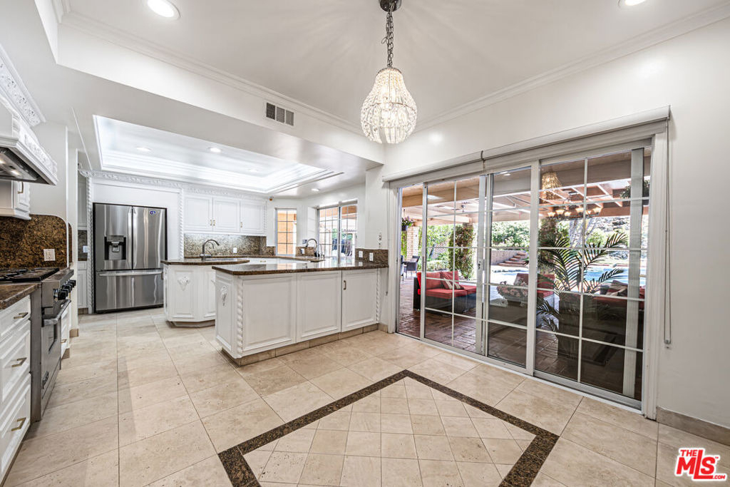 18022 Lake Encino Drive - Photo 8