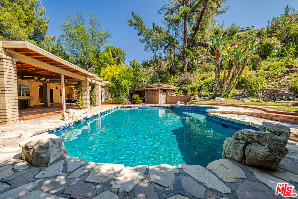 18022 Lake Encino Drive - Photo 32