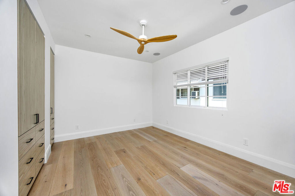 107 S Flores Street - Photo 13