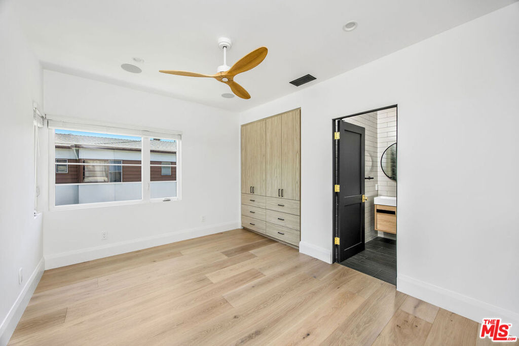 107 S Flores Street - Photo 10
