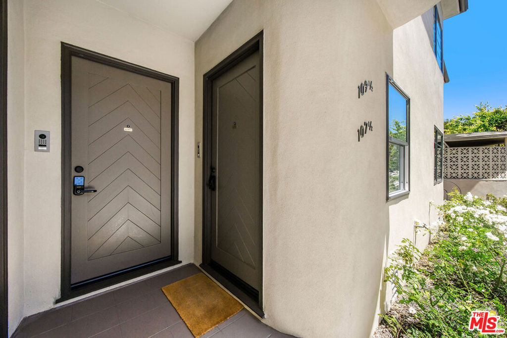 107 S Flores Street - Photo 1