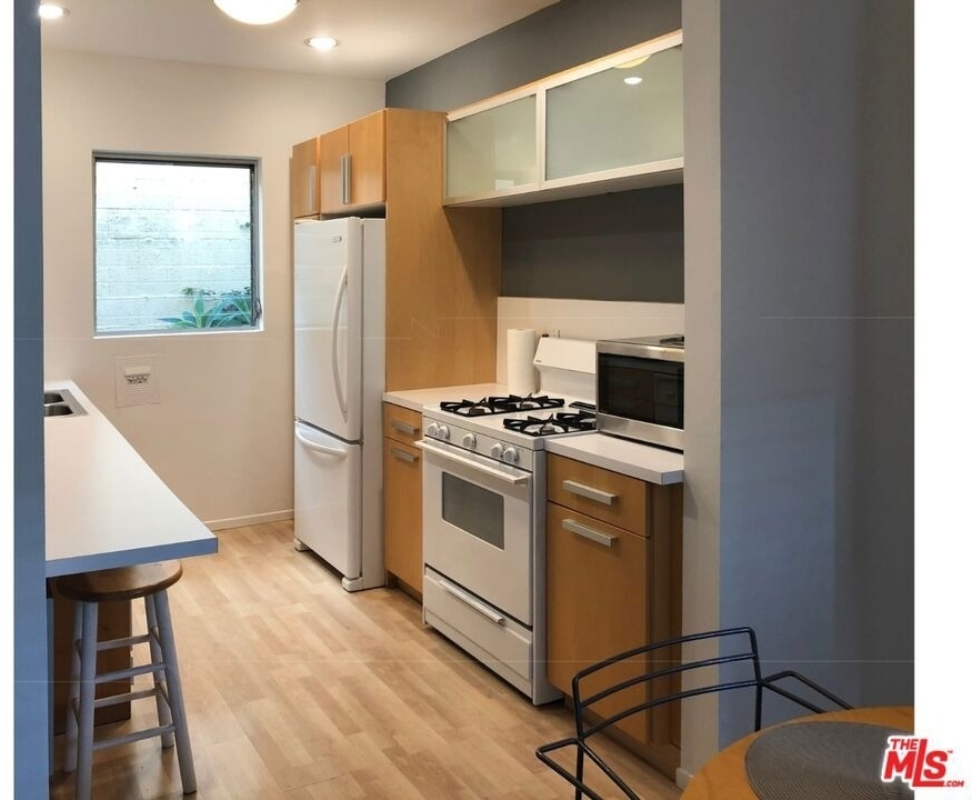 1145 Larrabee Street - Photo 5