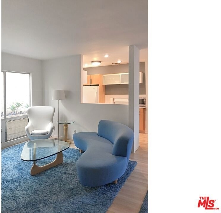 1145 Larrabee Street - Photo 3