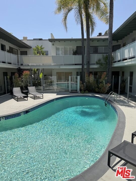 1145 Larrabee Street - Photo 0