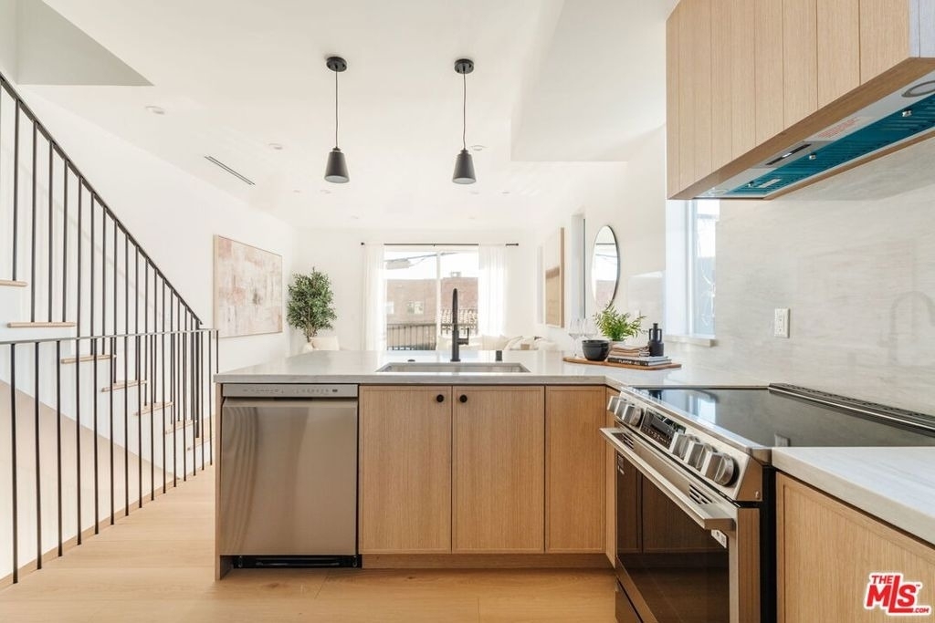 6765 1/2 Lexington Avenue - Photo 10