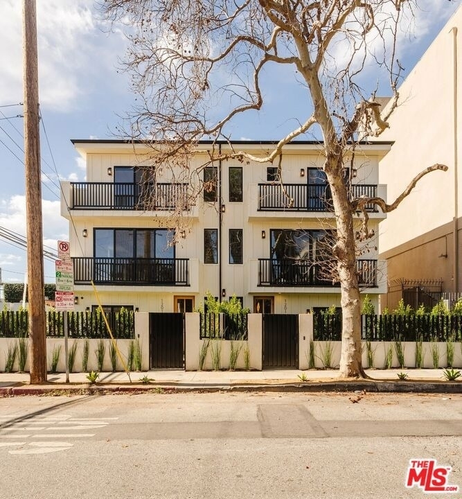 6765 1/2 Lexington Avenue - Photo 0