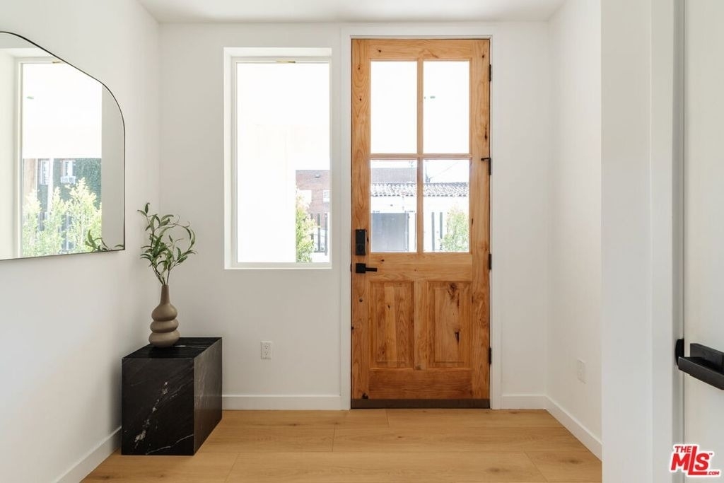 6765 1/2 Lexington Avenue - Photo 3