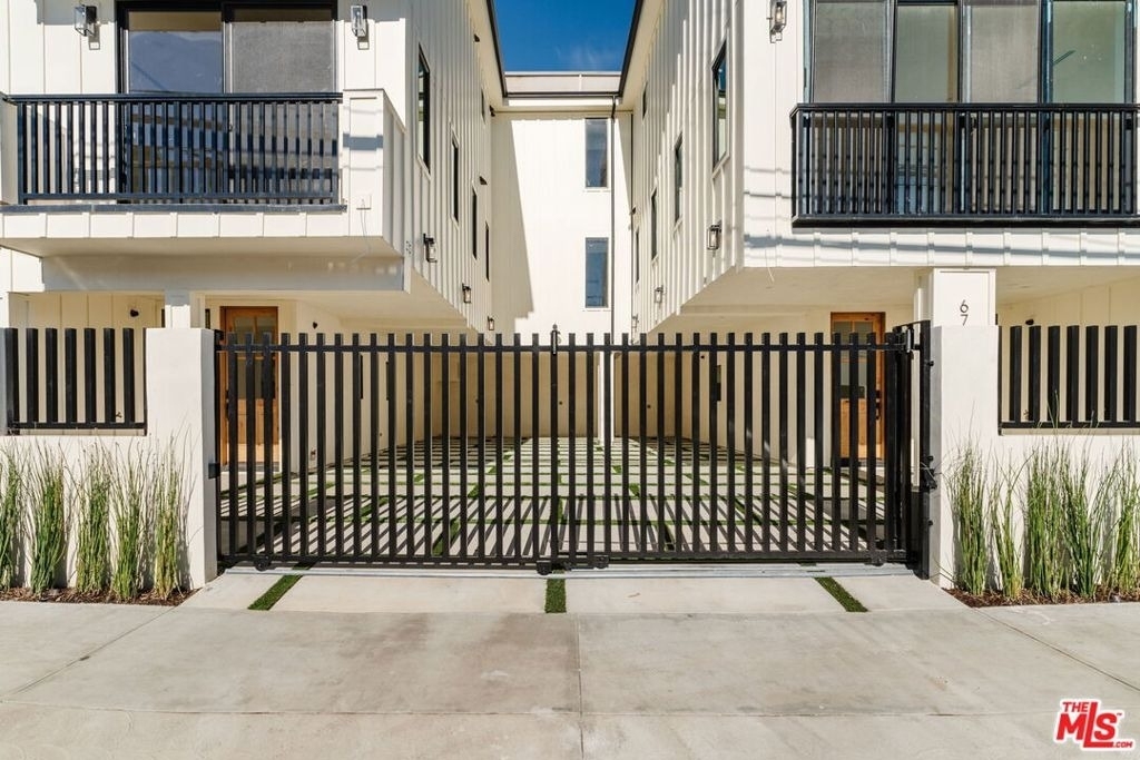 6765 1/2 Lexington Avenue - Photo 25