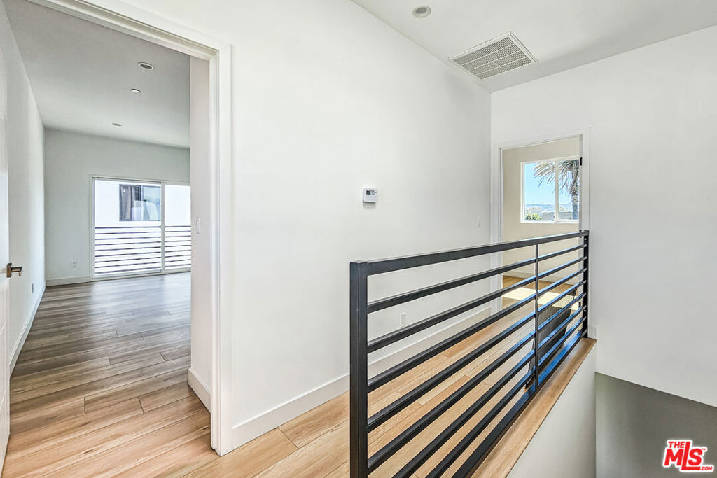 1921 1/2 Carmona Avenue - Photo 13