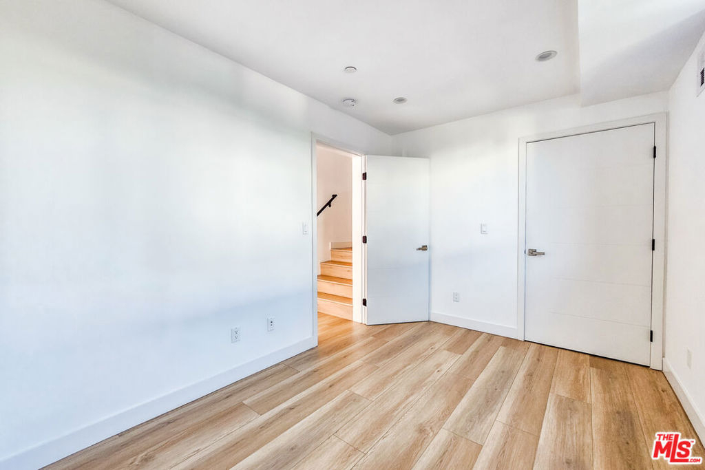 1921 1/2 Carmona Avenue - Photo 10