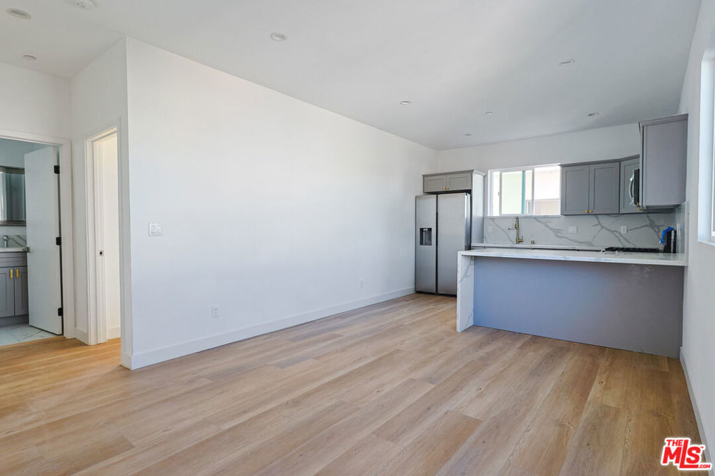 1921 1/2 Carmona Avenue - Photo 8