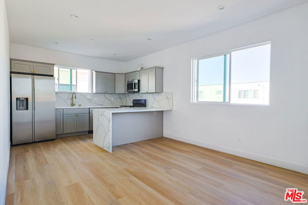 1921 1/2 Carmona Avenue - Photo 6
