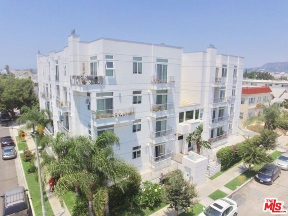 401 N Serrano Avenue - Photo 1