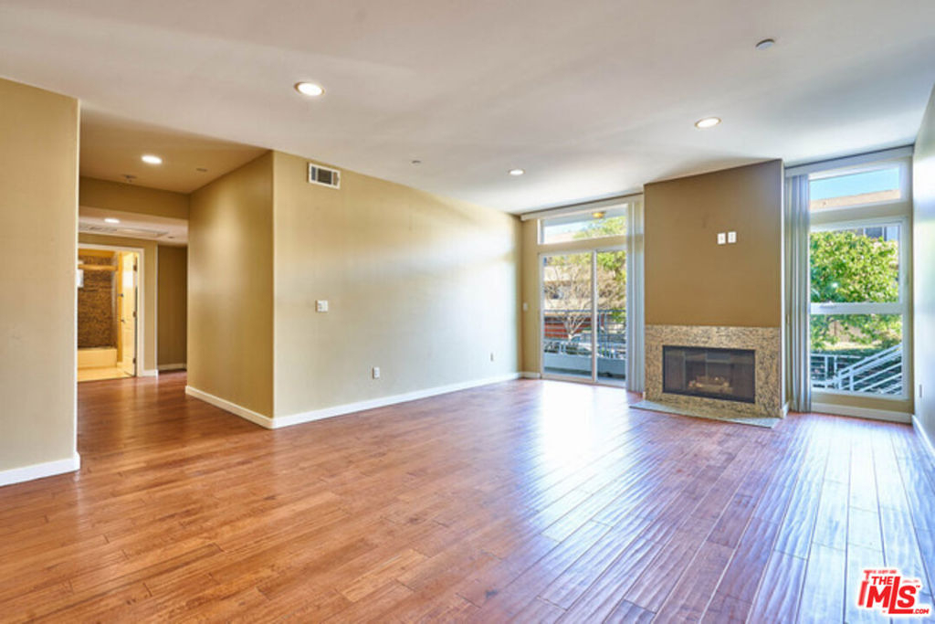 401 N Serrano Avenue - Photo 8