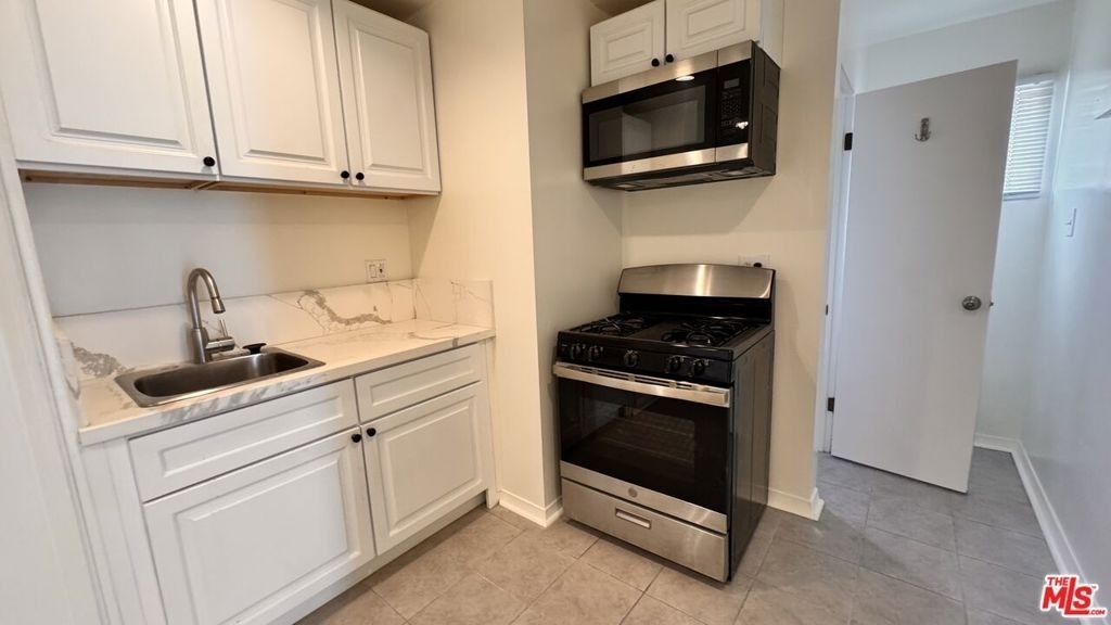 410 N Frederic Street - Photo 6
