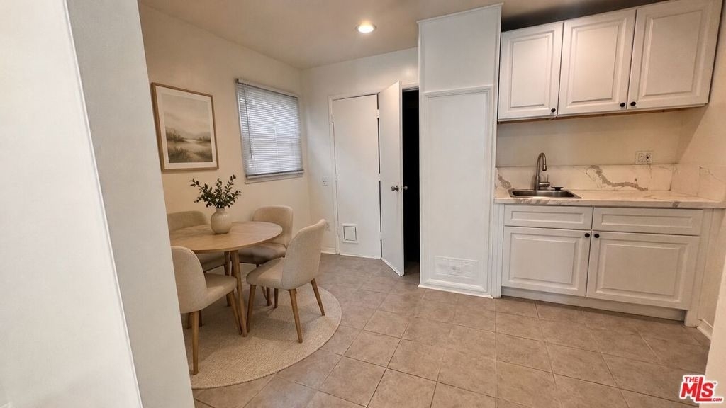 410 N Frederic Street - Photo 16