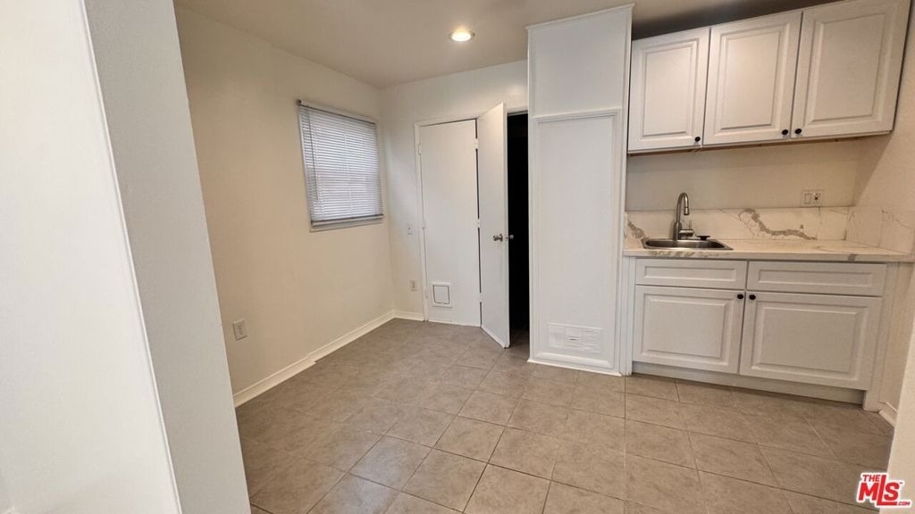 410 N Frederic Street - Photo 5