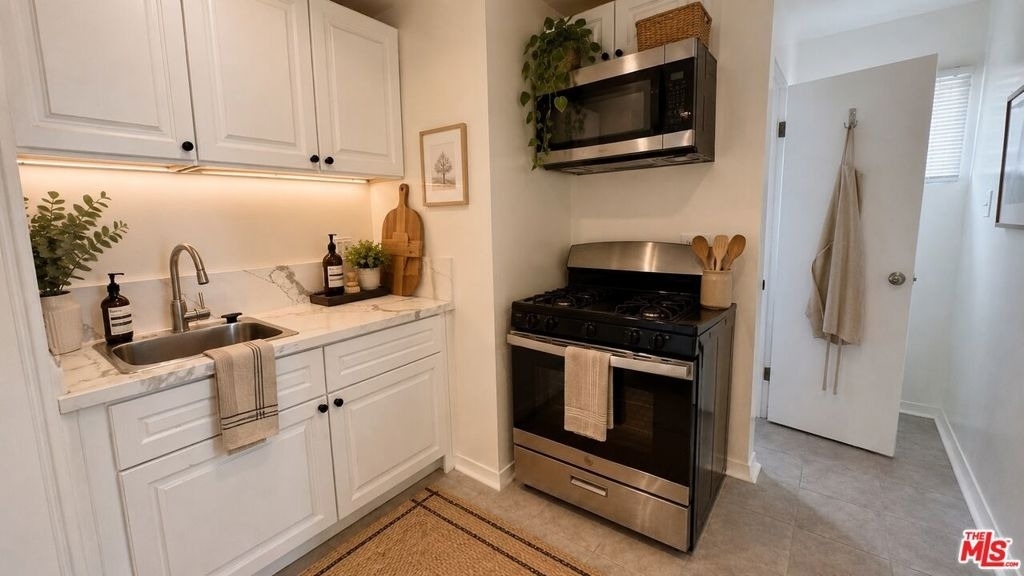 410 N Frederic Street - Photo 11