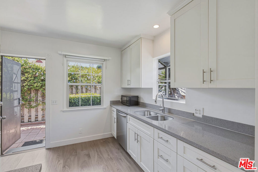 4177 Ince Boulevard - Photo 22