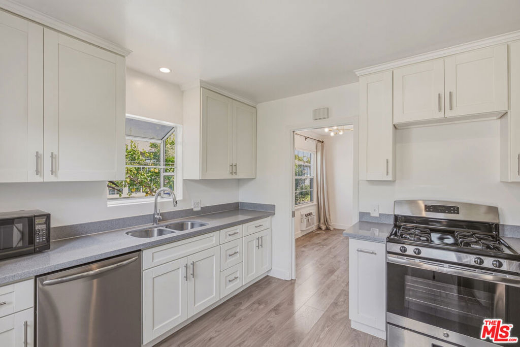 4177 Ince Boulevard - Photo 20