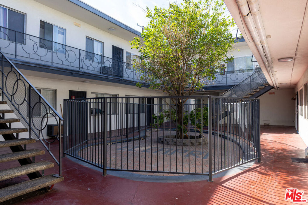6126 Eleanor Avenue - Photo 2