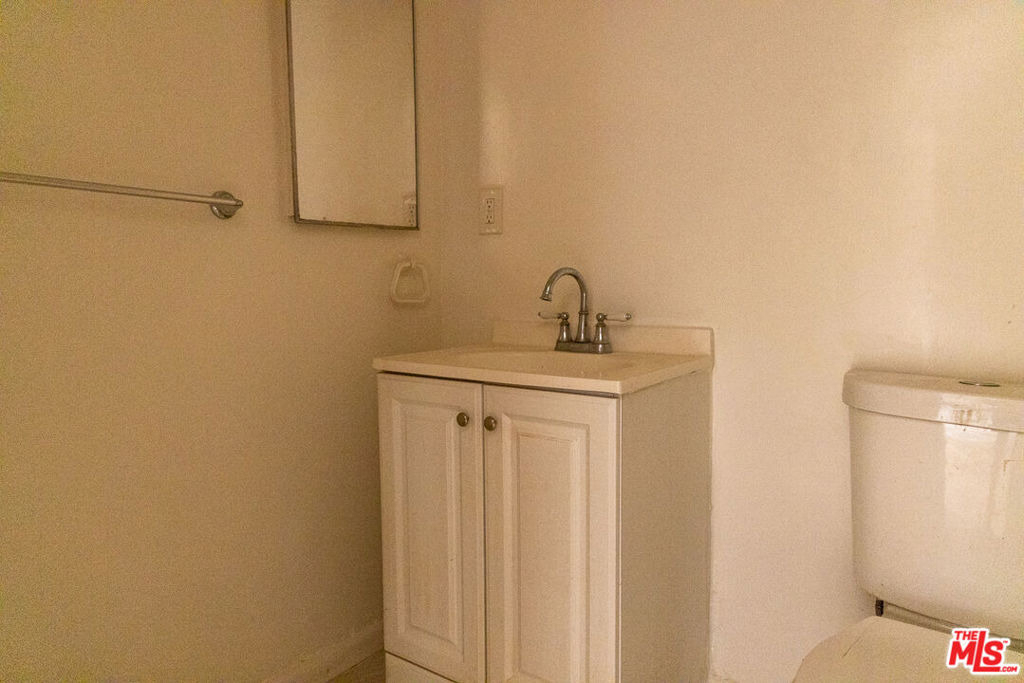 6126 Eleanor Avenue - Photo 8