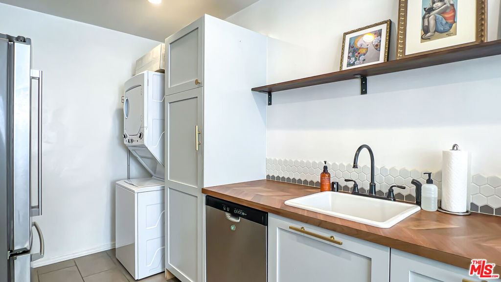 4233 Gateway Avenue - Photo 8