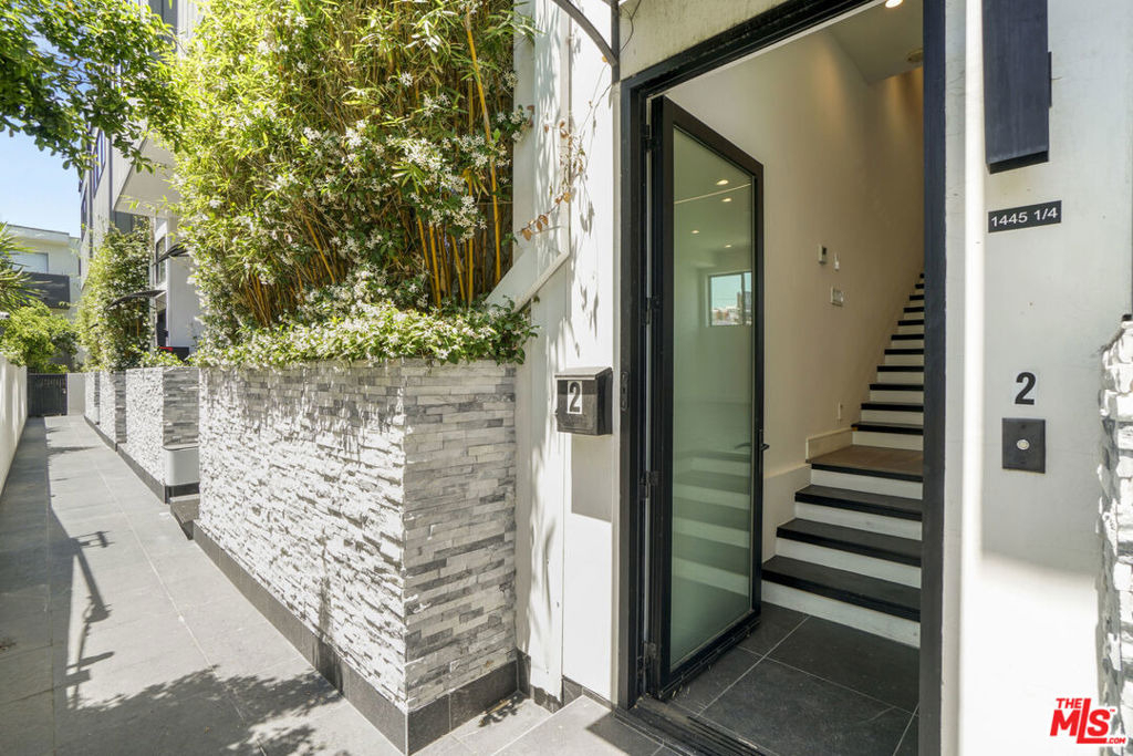 1447 N Martel Avenue - Photo 13